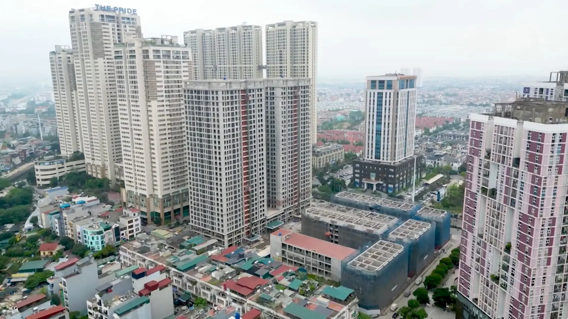 Gỡ vướng chính sách, tăng nguồn cung để kéo giảm giá nhà